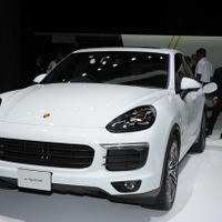 【東京モーターショー15】ポルシェ カイエンS E-ハイブリッド…モーターだけで36km走行可能［詳細画像］ 画像