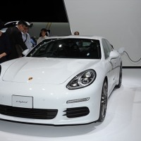 【東京モーターショー15】ポルシェ パナメーラS E-ハイブリッド…モーターのみで最高速度135km/h［詳細画像］ 画像