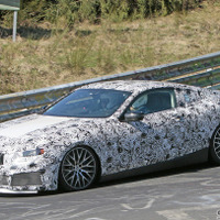 ニュルの新怪物...BMW史上最強クーペ、600馬力の「M8」が初見参！ 画像