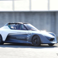 なぜ曲がる!? 三角ボディの「日産 ブレードグライダー」、コーナリング性能がスゴい理由 画像