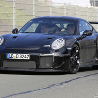 ついに完成形か！ 710馬力のポルシェ最強911「GT2 RS」、エアーバルジ装備の新プロトタイプ現れた！ 画像