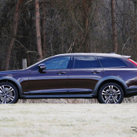 【ボルボ V90クロスカントリー 試乗】ベンツも参入「ワゴンベースSUV」、これで火がつくか…中村孝仁 画像