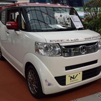 バラ模様のホンダ車に「え～これ可愛い」…バラとガーデニングショウが開幕 画像