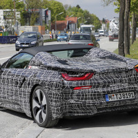 ソフトトップ実はダミー!? BMW「i8ロードスター」、ルーフの秘密に迫る！ 画像