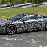 400馬力の強力バッテリーが炸裂！BMW「i8ロードスター」初のニュル高速テスト 画像