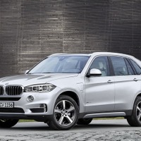 BMW X5、一部モデルに8速スポーツATを標準装備 画像