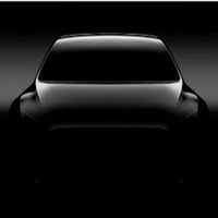 2019年発売か!? テスラ新型EVコンパクトSUV、姿現す！ 画像