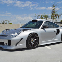 改造費8千万円！クレイジーすぎるポルシェ911GT3が販売中 画像