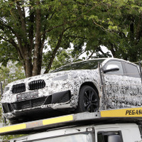 見えたデザイン！BMW末っ子クーペSUV新型、実は一番アグレッシブ!? 画像