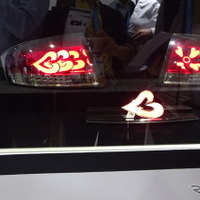 【CESアジア2017】パイオニア、テールランプ用のフレキシブル有機ELを世界初公開 画像