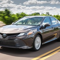 トヨタ カムリ 新型、米国で燃費公表…ハイブリッドは3割向上 画像