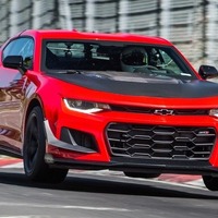 650馬力のシボレー カマロ、渾身のニュルアタック…レクサス LFA に肉薄 画像