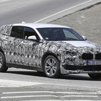 内外装は意外と大人しい？ BMW最小クーペSUV「X2」をスクープ 画像