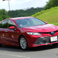 【トヨタ カムリ 試乗】“日陰”の日本製セダンに風穴を開けるか…中村孝仁 画像