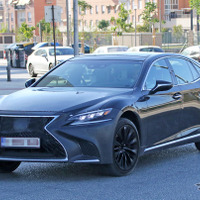 レクサス LS 新型にAMG対抗モデルか!? 南欧に謎のプロトタイプあらわる 画像