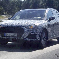 アウディ Q3 次期型を激写！秘密の「A4」顔とスポーツルーフ 画像