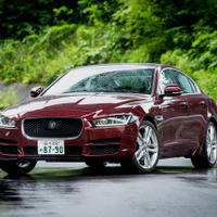 【ジャガー XE 試乗】退屈なサルーンと対極にある、2リットルターボ…青山尚暉 画像
