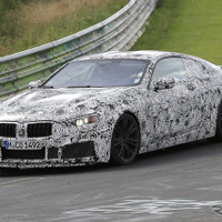 BMW、28年前の野望ふたたび.. 歴代最強クーペ「M8」高速テストを目撃 画像