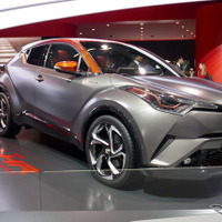 【フランクフルトモーターショー2017】トヨタ C-HRハイパワー 発表…2018年に高性能ハイブリッド計画 画像