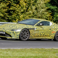 アストンマーティン ヴァンテージ 次期型、AMG製V8は現行V12に迫る加速力 画像