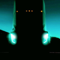 最大航続距離480km！テスラEVトラック「セミ」、10月26日発表を予告 画像