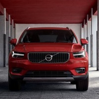 ボルボ XC40、EVとハイブリッド設定へ…全車電動化戦略の一環 画像