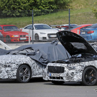 メルセデス AMG GT 4ドア、エンジンフードが開いた！エンジンの正体は 画像