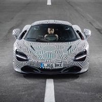 センターシートが見えた…マクラーレンのHV、ハイパーGT 画像