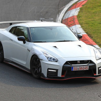 まだまだ進化する日産 GT-R NISMO、改良モデルがニュルでテスト開始 画像