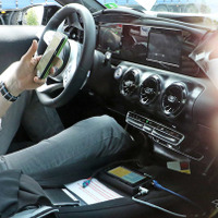 まるで下克上…メルセデス Aクラス 次期型、豪華コックピットをスクープ！ 画像