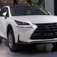 【広州モーターショー15】レクサス NXハイブリッド、中国グリーンカーオブザイヤーに輝く 画像