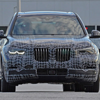BMW X5 次期型をとらえた決定的瞬間！巨大キドニーグリルが見えた 画像