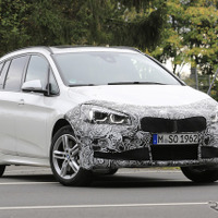 BMWがミニバンにいよいよ本腰か…2シリーズ グランツアラー 初の改良、そのポイントは？ 画像