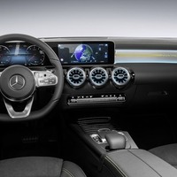 メルセデス Aクラス 次期型、インテリアを先行公開…デジタルコクピット採用 画像