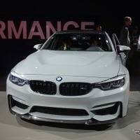 BMW M3、軽量な「CS」公開…460hpに強化【ロサンゼルスモーターショー2017】 画像