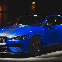 ジャガー XE、600psの最強モデル公開【ロサンゼルスモーターショー2017】 画像