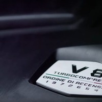 ランボルギーニ ウルス、V8エンジン搭載が確定…同社初のターボ車に 画像