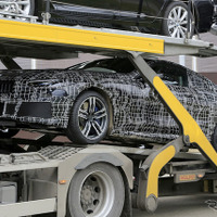 BMW最強の2ドアクーペ「M8」、輸送中の姿を激写…2018年秋登場か 画像