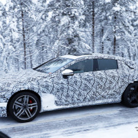 メルセデスAMG GT 4ドア版は、直6ハイブリッドとV8ハイブリッドの2本立て!? 画像