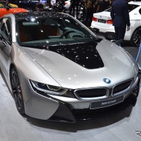 BMW i8クーペ に改良新型、最新の先進運転支援を搭載…デトロイトモーターショー2018で発表 画像