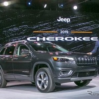 ジープ チェロキー 改良新型、2.0ターボ＋9速ATを新設定…デトロイトモーターショー2018で発表 画像