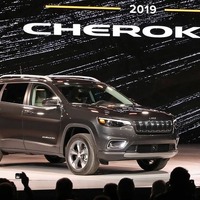 ジープ チェロキー 改良新型、新世代コネクト搭載…デトロイトモーターショー2018 画像