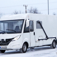 全長8メートル！価格は2500万円!? 高級キャンピングカー「スターライン」の開発テストを目撃 画像