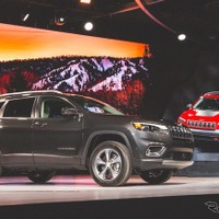 ジープ チェロキー 改良新型、最新の先進運転支援を採用…デトロイトモーターショー2018 画像