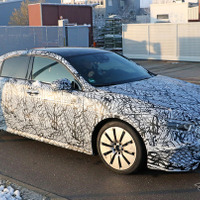話題のメルセデス Aクラス に早くもセダン…高性能モデル「AMG A35」をスクープ 画像