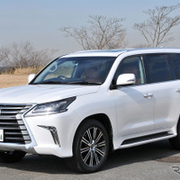 【レクサス LX570 2列シート 試乗】国産車でライバルを見つけるのは難しい…諸星陽一 画像