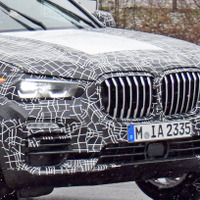 超高級2列シートも…BMW X5 新型、フロントマスク＆テールライト見えた！ 画像