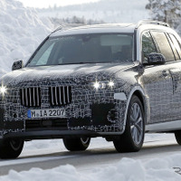 BMW X7 はメルセデス GLS しのぐサイズ＆豪華仕様に…11月登場か 画像