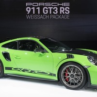 ポルシェ 911 GT3RS に軽量仕様の「ヴァイザッハ パッケージ」…ニューヨークモーターショー2018 画像