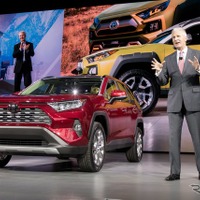トヨタ RAV4 新型に第2世代セーフティセンス、歩行者と自転車検知…ニューヨークモーターショー2018 画像